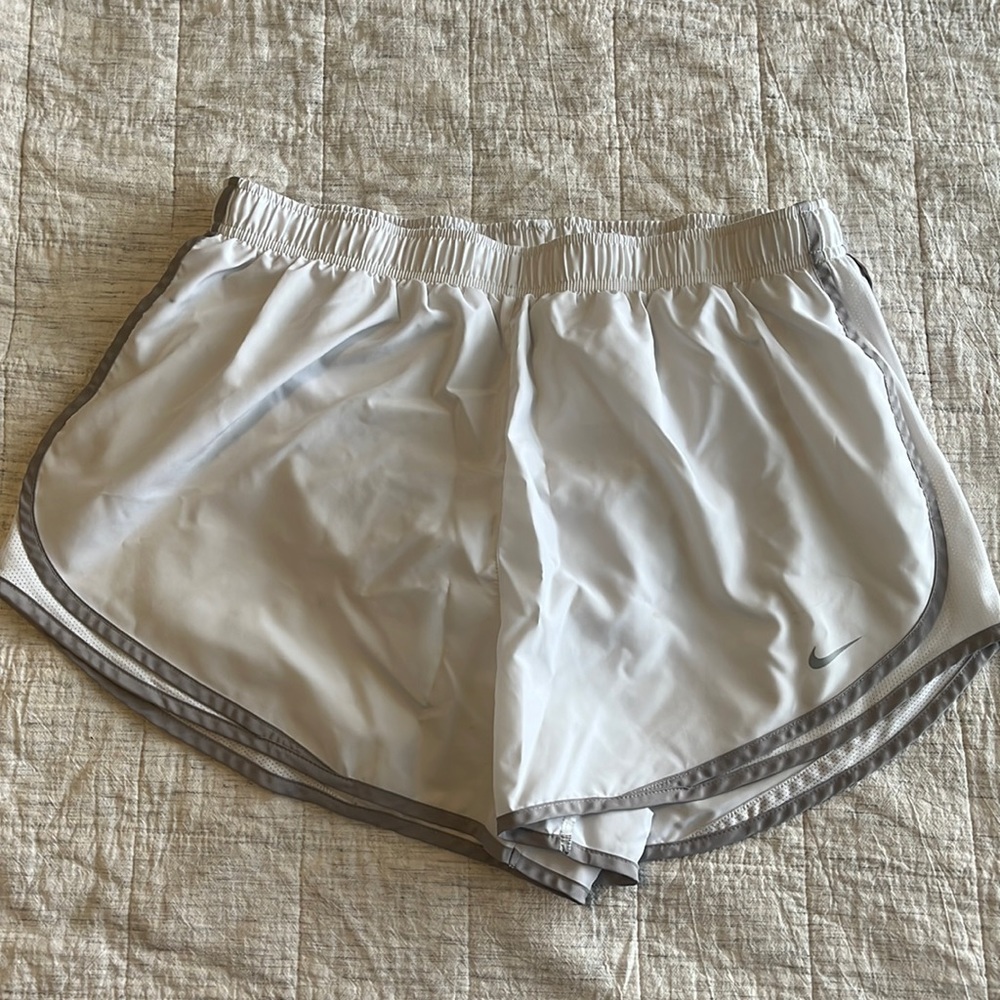 Nike Dri-Fit Tempo White Shorts XL